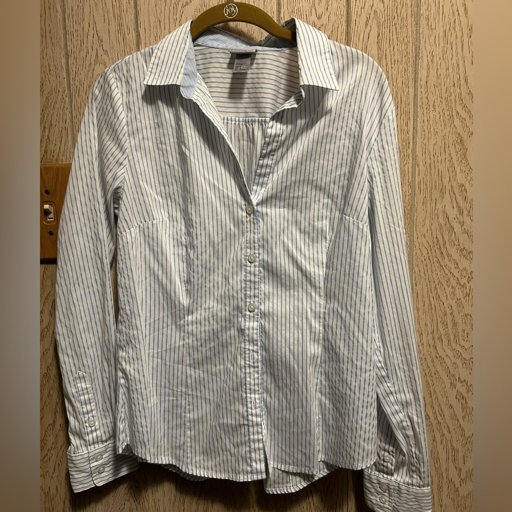 H&M women’s button-down long sleeved shirt, Size US 10/EU 40
